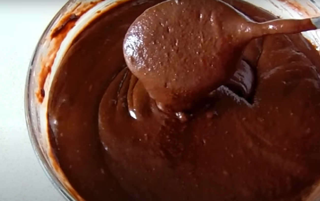 Бюджетный шоколадный торт, как из магазина: рецепт вкусного десерта